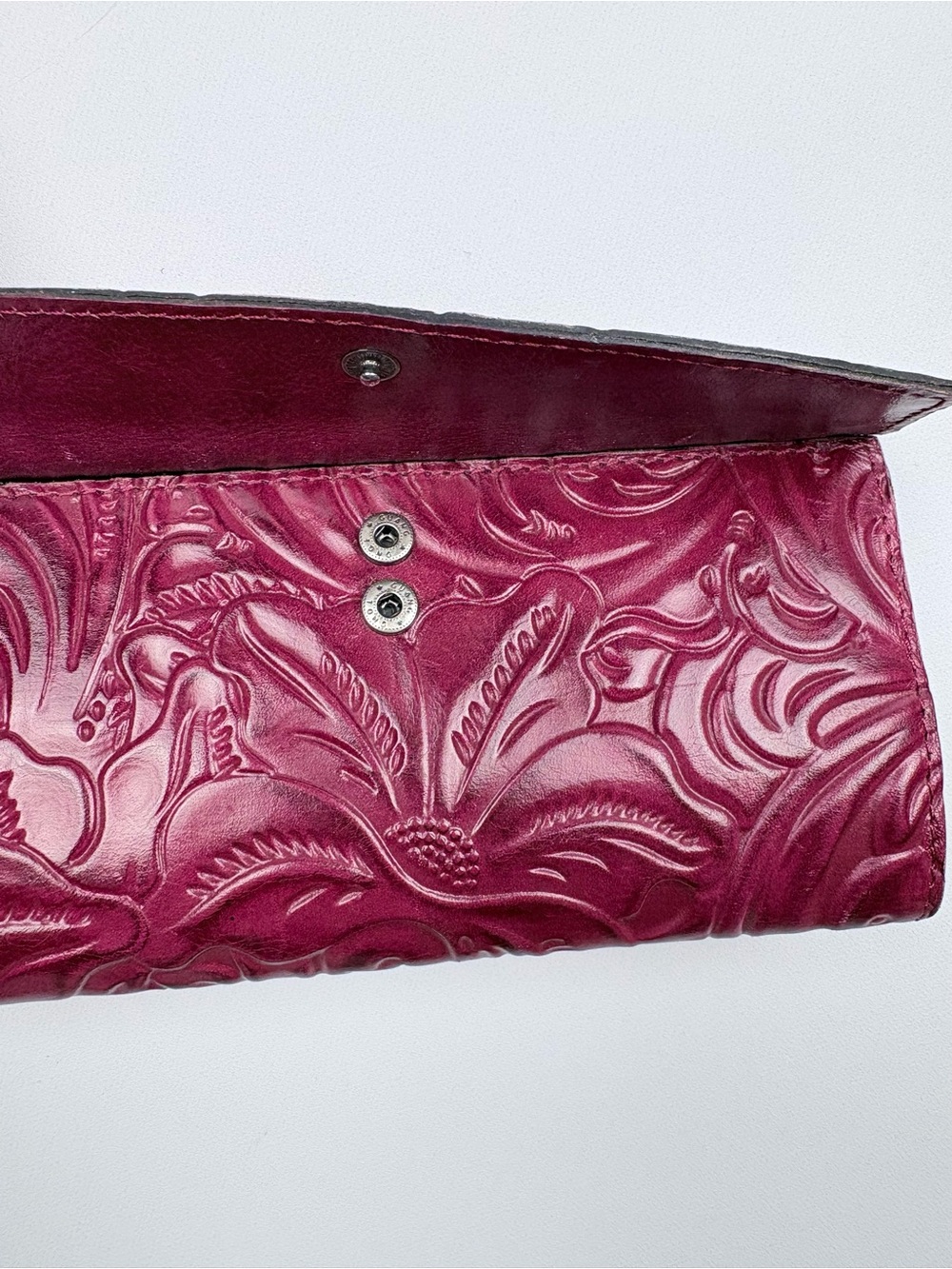 Patricia Nash Paola Leather Frame Wallet with RFID Protection Red - Picture 3 of 11